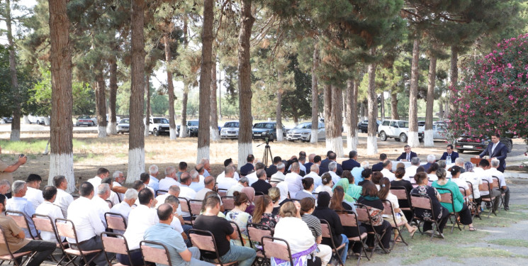 Neftçala Rayon İcra Hakimiyyəti başçısı növbəti səyyar görüşünü Aşağı Qaramanlı kəndinin sakinlərilə keçirib